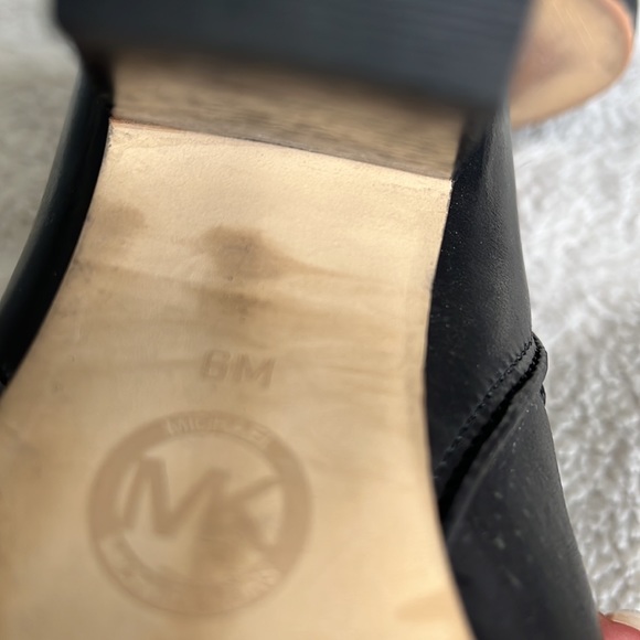 Michael Kors leather short booties,size 6 great condition, only wore a few times - Picture 6 of 10